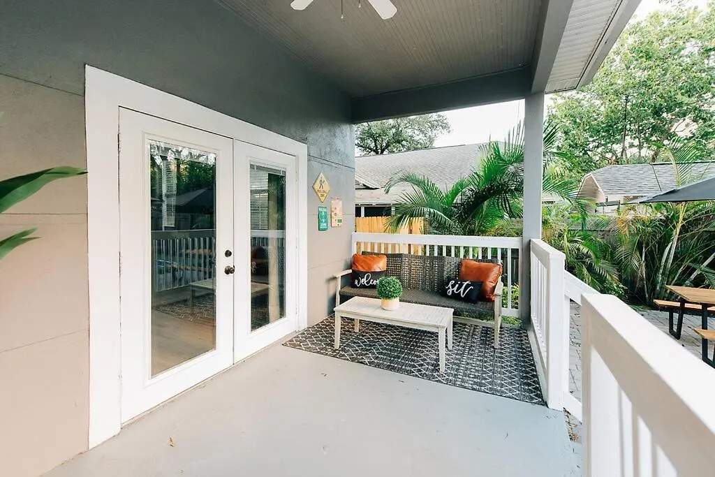 Pickleball And Pups For Families Near Riverwalk Villa Tampa 0*,