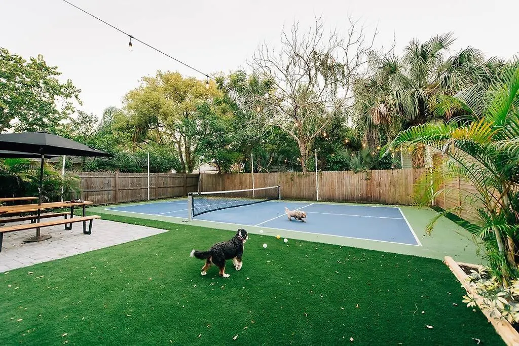 Holiday home Pickleball And Pups For Families Near Riverwalk Villa Tampa